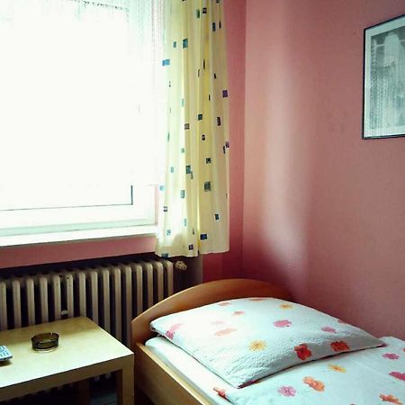 Hotel Yans Оберхаузен Стая снимка
