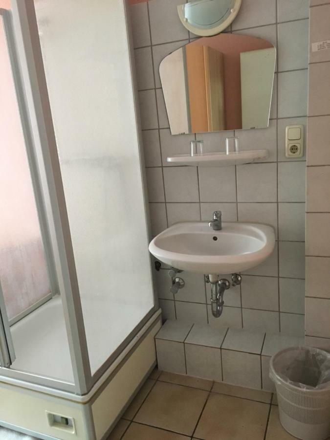 Hotel Yans Оберхаузен Екстериор снимка